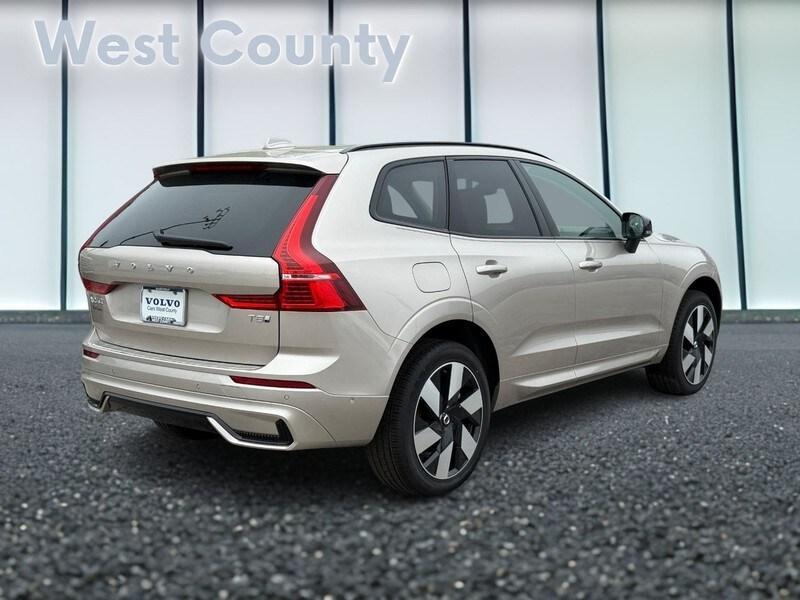 new 2025 Volvo XC60 Plug-In Hybrid car