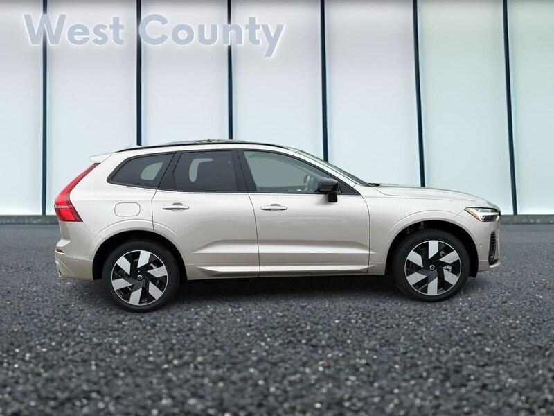 new 2025 Volvo XC60 Plug-In Hybrid car