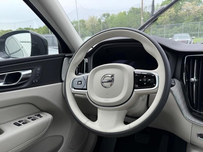 new 2025 Volvo XC60 Plug-In Hybrid car
