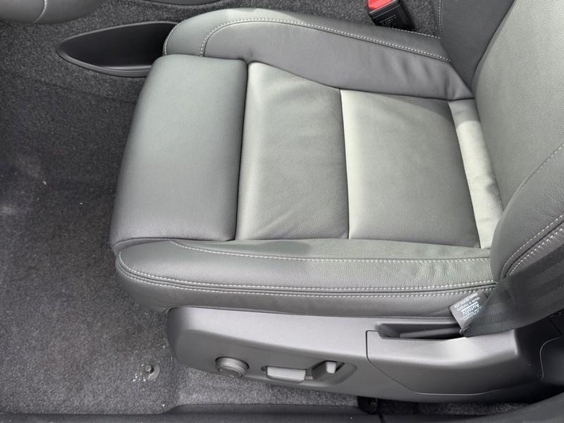 new 2025 Volvo XC40 car, priced at $49,790