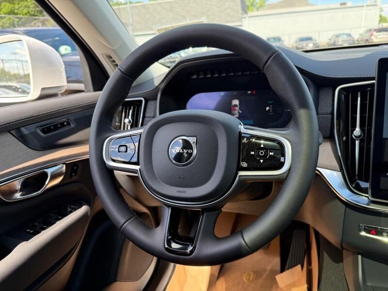 new 2025 Volvo XC90 Plug-In Hybrid car, priced at $79,545
