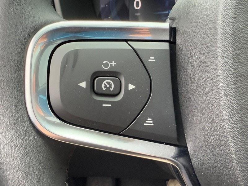 new 2025 Volvo XC40 car, priced at $49,590