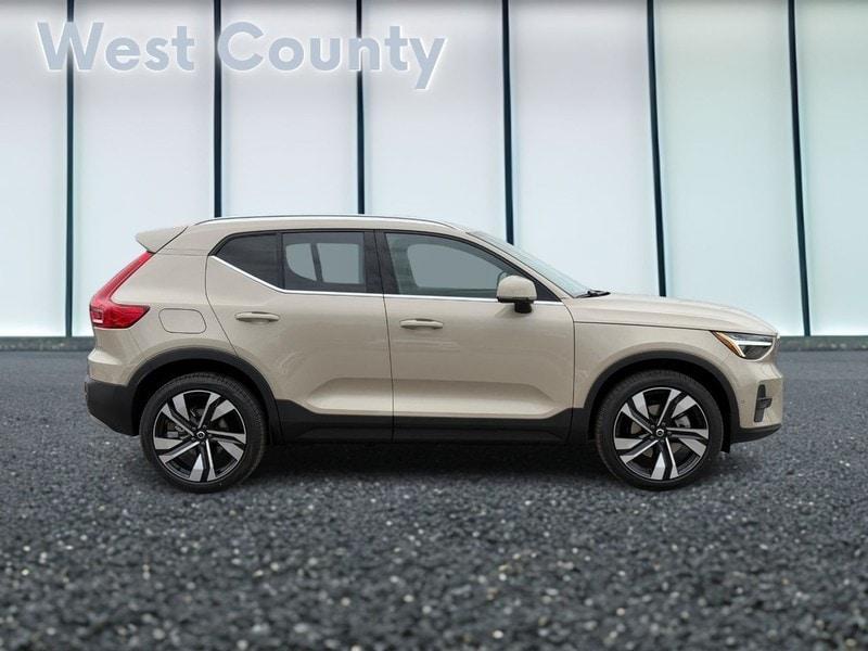 new 2025 Volvo XC40 car, priced at $49,590