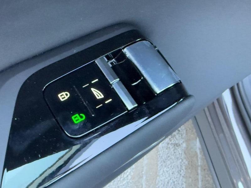 new 2025 Volvo EX90 car, priced at $89,420