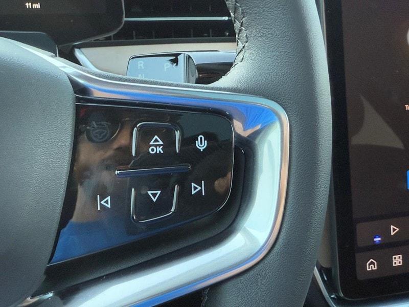 new 2025 Volvo EX90 car, priced at $89,420