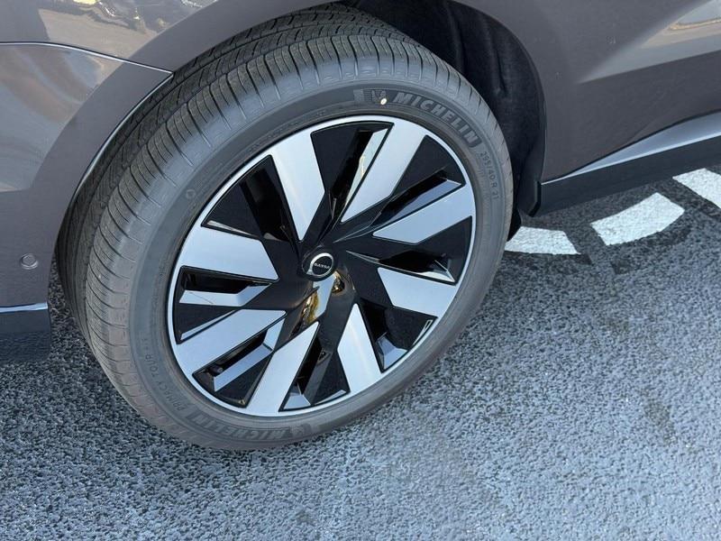 new 2025 Volvo EX90 car, priced at $89,420