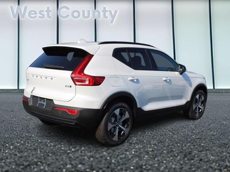 new 2025 Volvo XC40 car, priced at $46,600