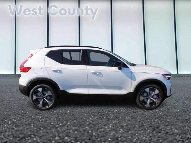 new 2025 Volvo XC40 car, priced at $46,600