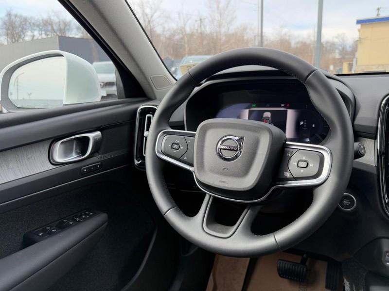new 2025 Volvo XC40 car, priced at $46,250
