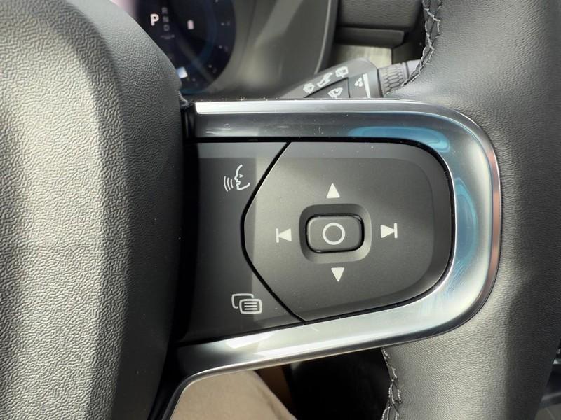new 2025 Volvo XC40 car, priced at $46,250