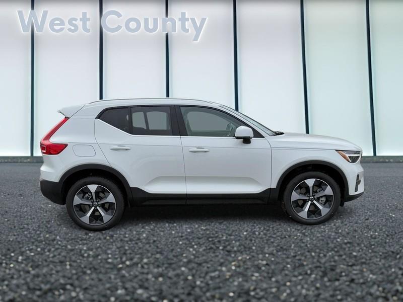 new 2025 Volvo XC40 car, priced at $46,250