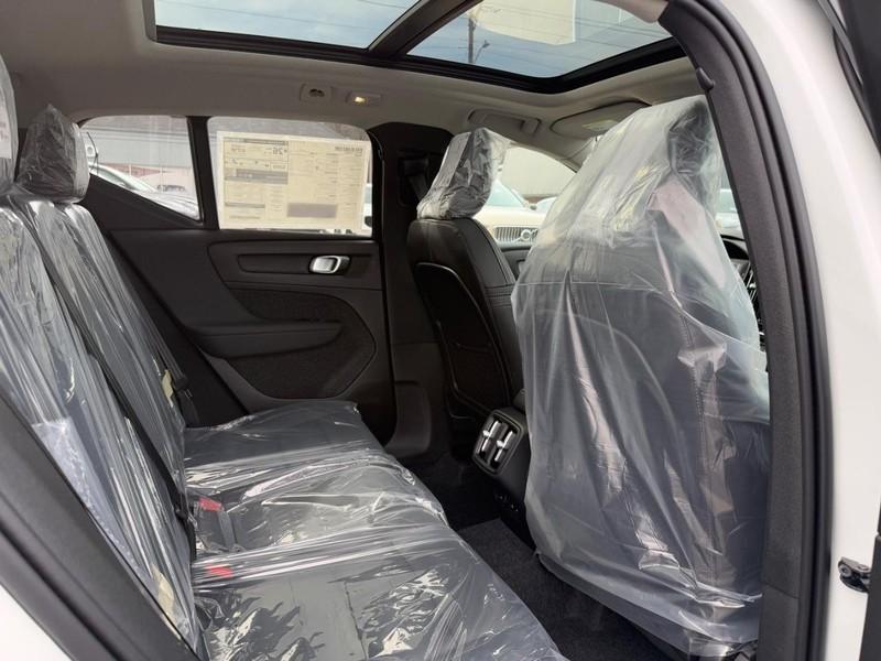 new 2025 Volvo XC40 car, priced at $46,250