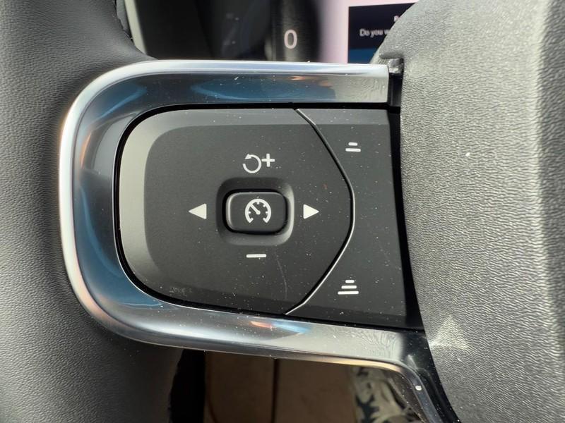 new 2025 Volvo XC40 car, priced at $46,250