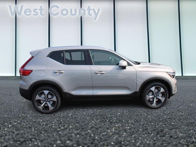 new 2025 Volvo XC40 car, priced at $46,250