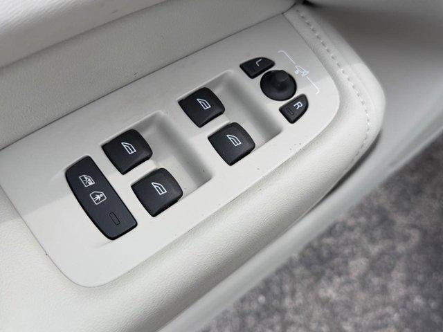 new 2025 Volvo XC60 Plug-In Hybrid car, priced at $51,692