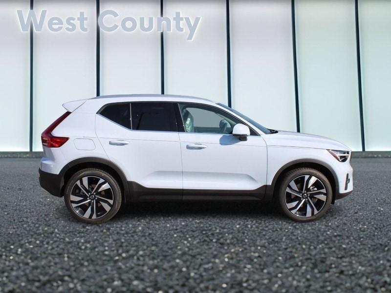 new 2025 Volvo XC40 car, priced at $52,000