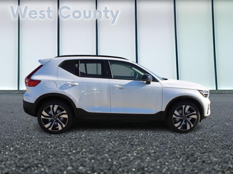 new 2025 Volvo XC40 car, priced at $49,790