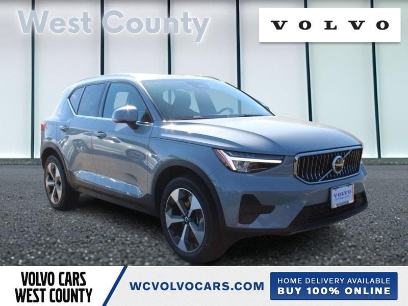 new 2025 Volvo XC40 car, priced at $46,015