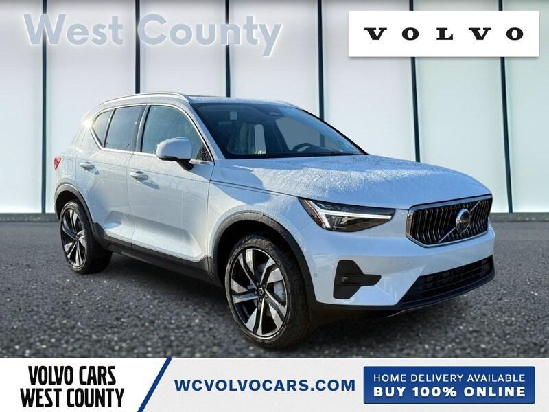 new 2025 Volvo XC40 car