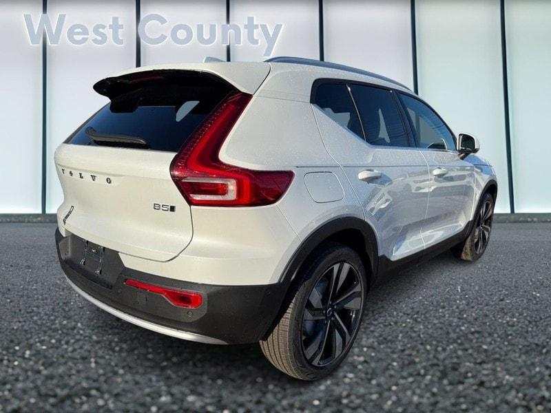 new 2025 Volvo XC40 car