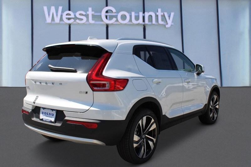 new 2024 Volvo XC40 car, priced at $44,060