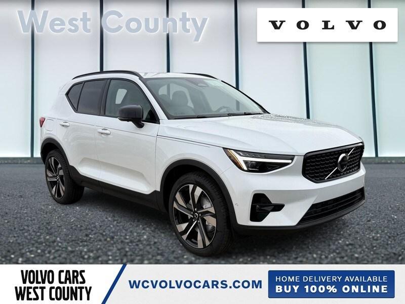 new 2025 Volvo XC40 car