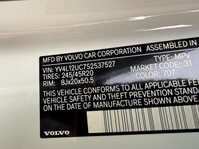 new 2025 Volvo XC40 car