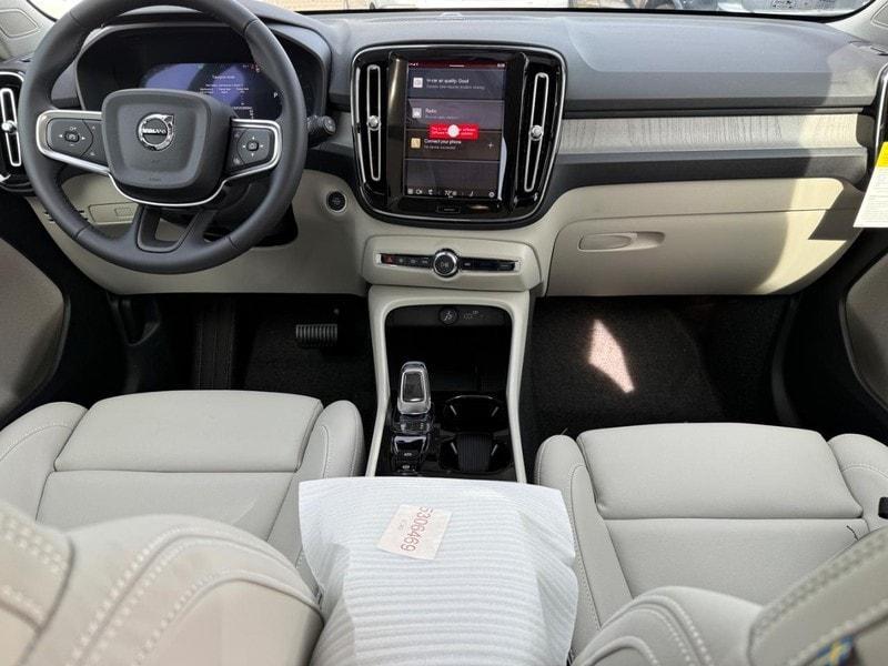 new 2025 Volvo XC40 car, priced at $51,565