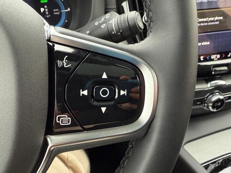 new 2025 Volvo XC60 Plug-In Hybrid car