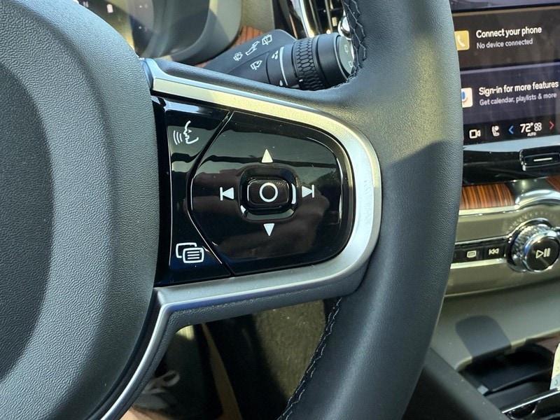 new 2025 Volvo XC60 car, priced at $54,545