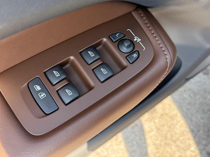 new 2025 Volvo XC60 car, priced at $54,545