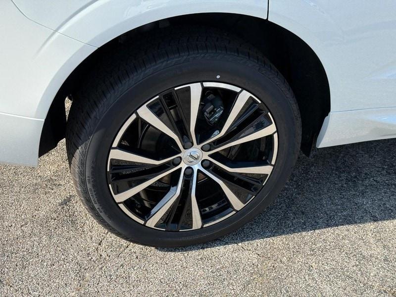 new 2025 Volvo XC60 car, priced at $54,545