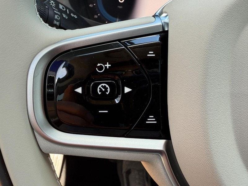 new 2025 Volvo XC60 car, priced at $55,360