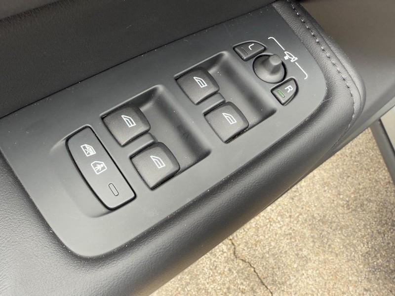 new 2025 Volvo XC60 Plug-In Hybrid car, priced at $63,425