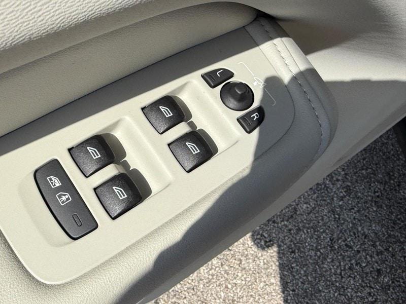 new 2025 Volvo XC60 Plug-In Hybrid car, priced at $66,260