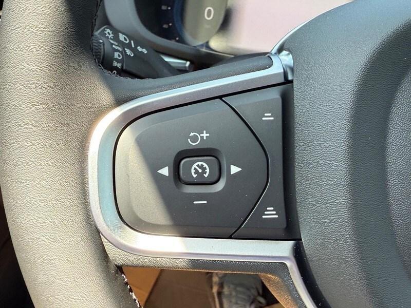new 2025 Volvo XC60 car, priced at $49,095