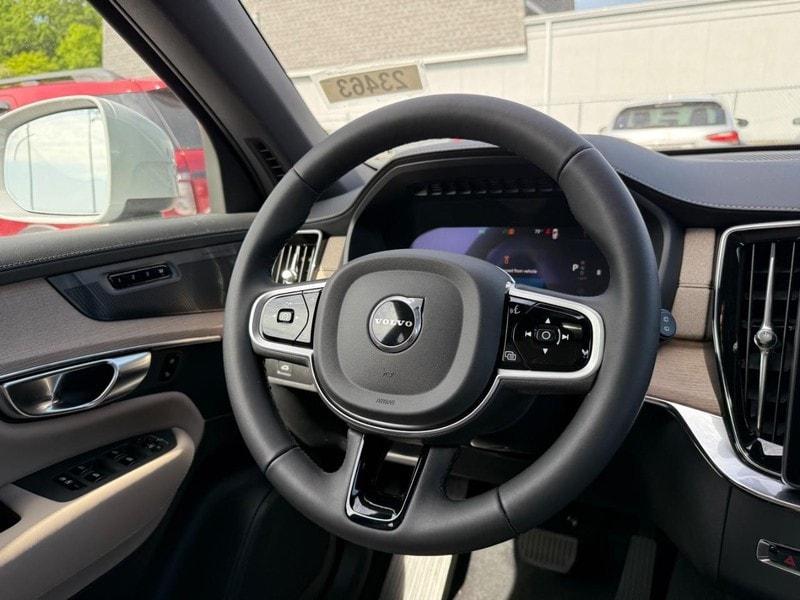new 2025 Volvo XC90 car, priced at $69,155
