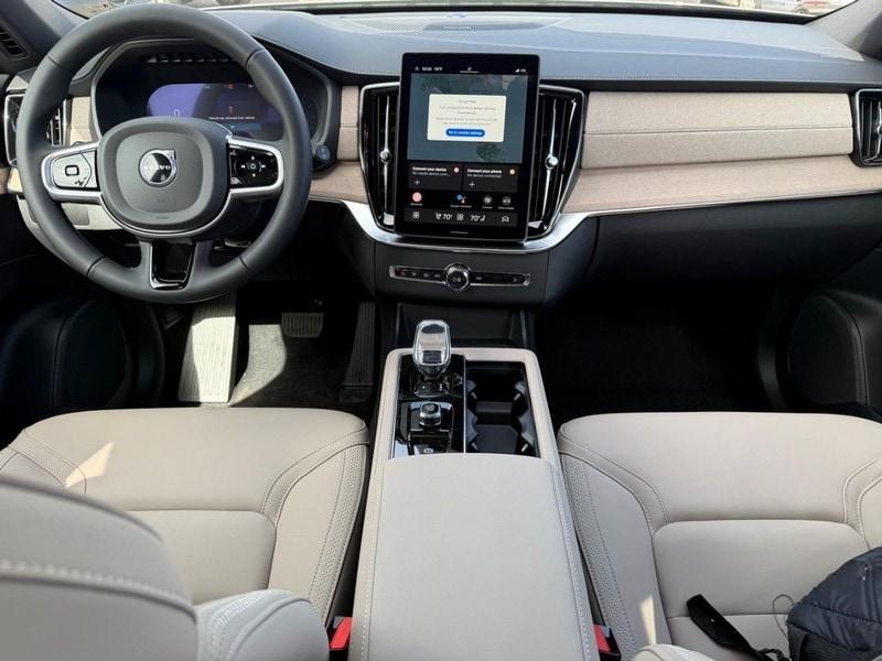 new 2025 Volvo XC90 car, priced at $69,155