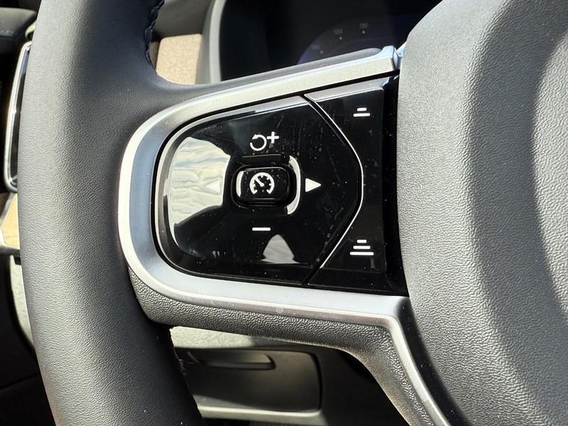 new 2025 Volvo XC90 car, priced at $69,155