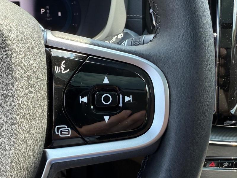 new 2025 Volvo XC60 car, priced at $61,735