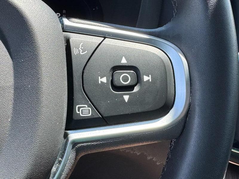 used 2022 Volvo XC60 car, priced at $37,822