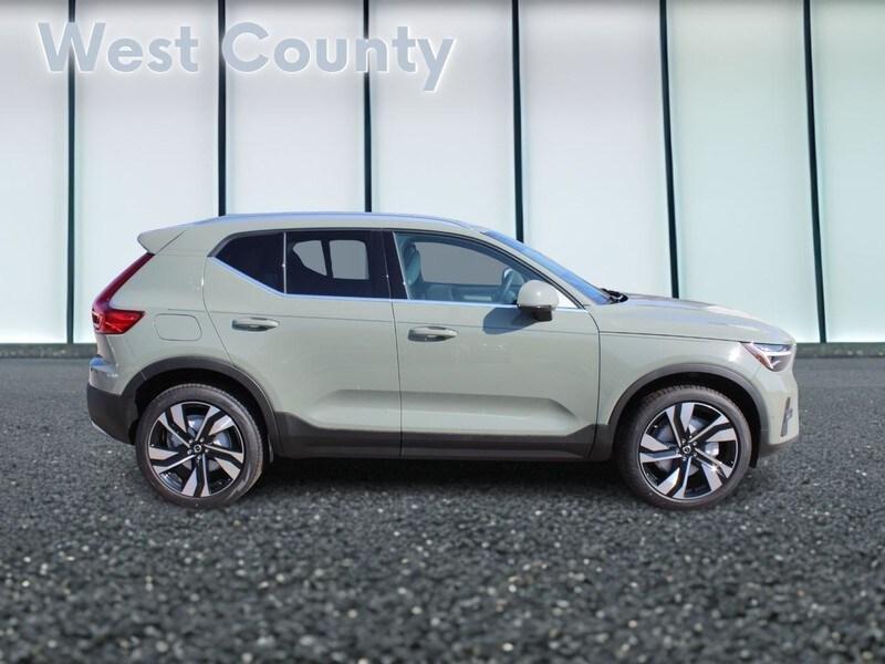 new 2025 Volvo XC40 car, priced at $50,825