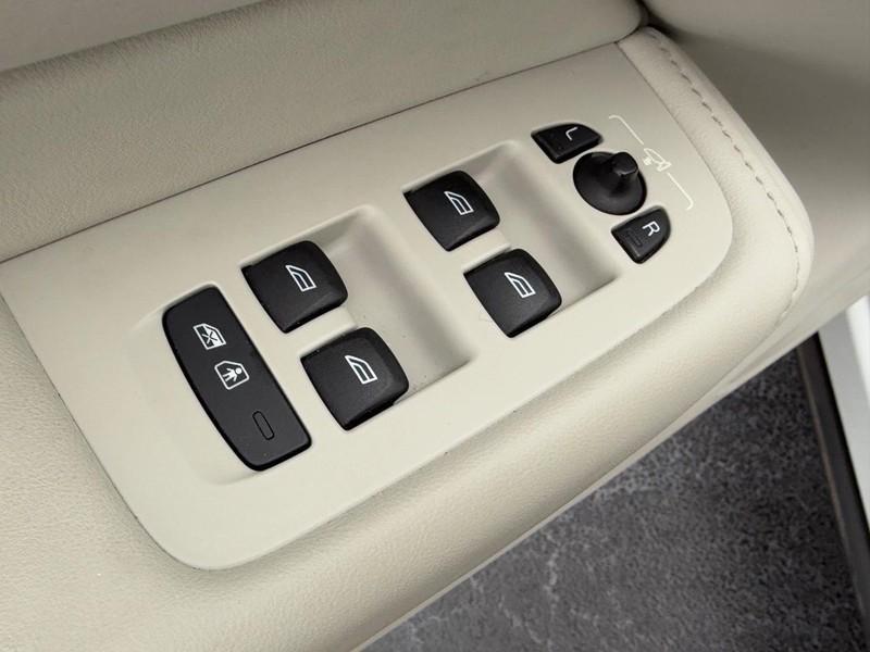 used 2023 Volvo XC60 car, priced at $33,981