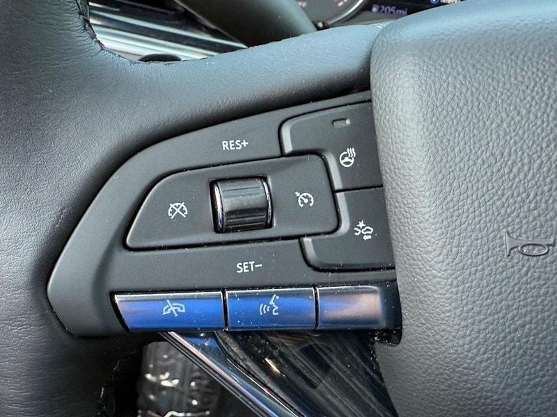 used 2023 Cadillac XT6 car, priced at $38,822