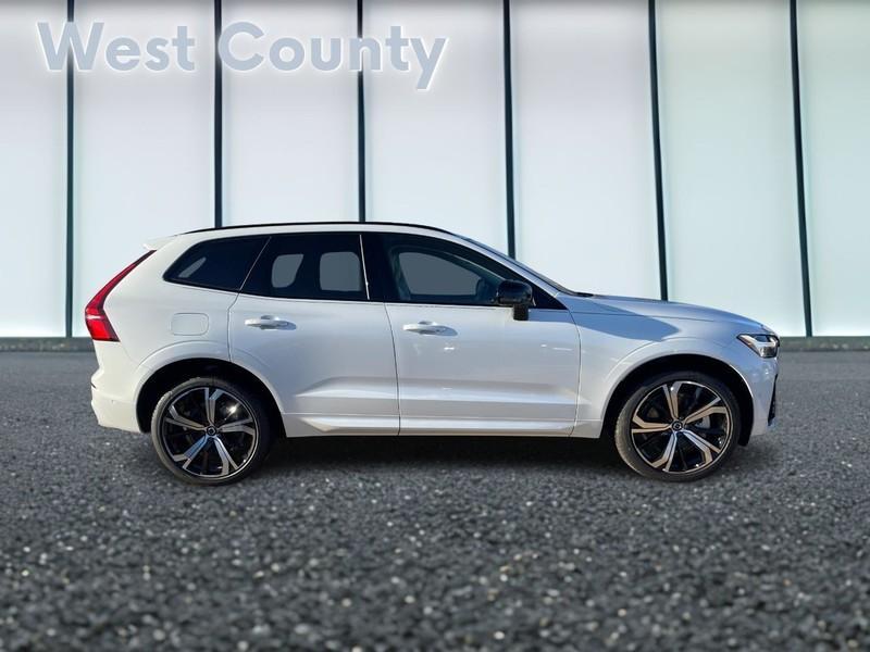 new 2025 Volvo XC60 Plug-In Hybrid car