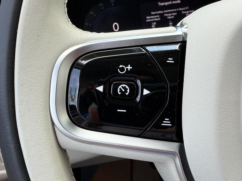 new 2025 Volvo XC60 car, priced at $61,010