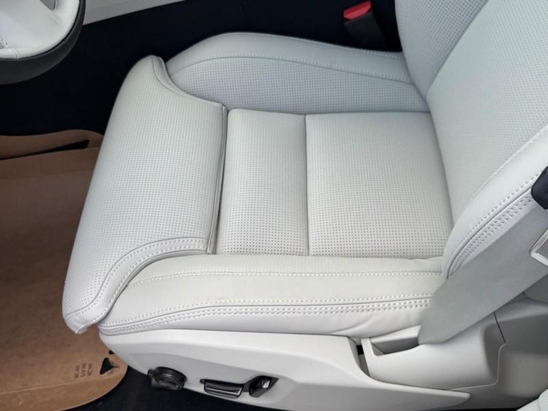 new 2025 Volvo XC60 car, priced at $61,010
