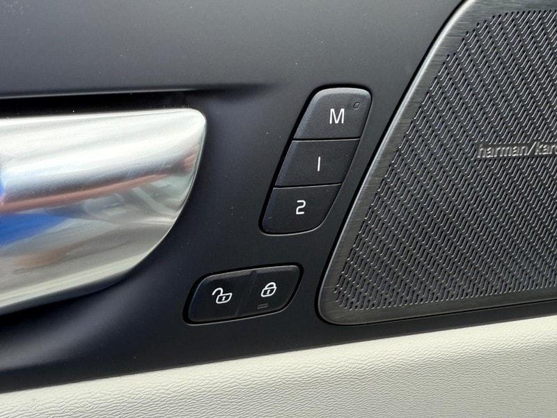 new 2025 Volvo XC60 car, priced at $61,010