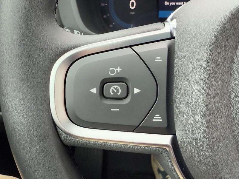 new 2025 Volvo XC60 car, priced at $51,570