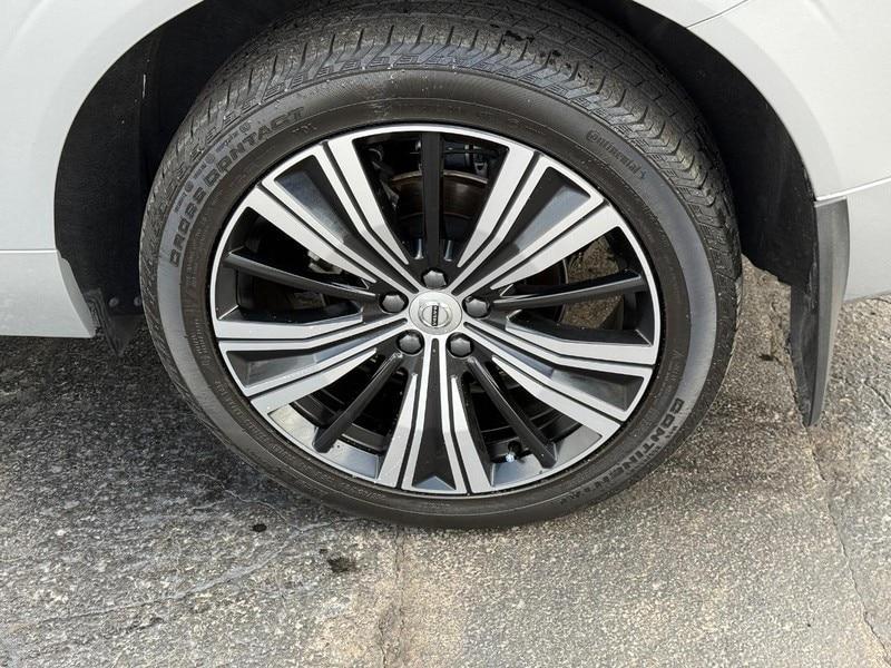 used 2022 Volvo XC60 car, priced at $37,420